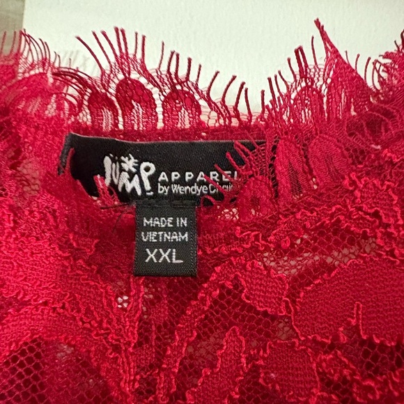 Elegant Red Lace Dress - Picture 4 of 4